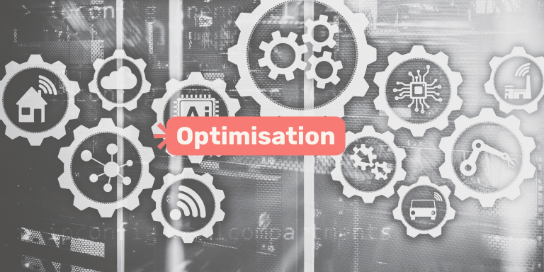 Écrans d'ordinateurs et logiciels professionnels illustrant la transformation digitale en entreprise.