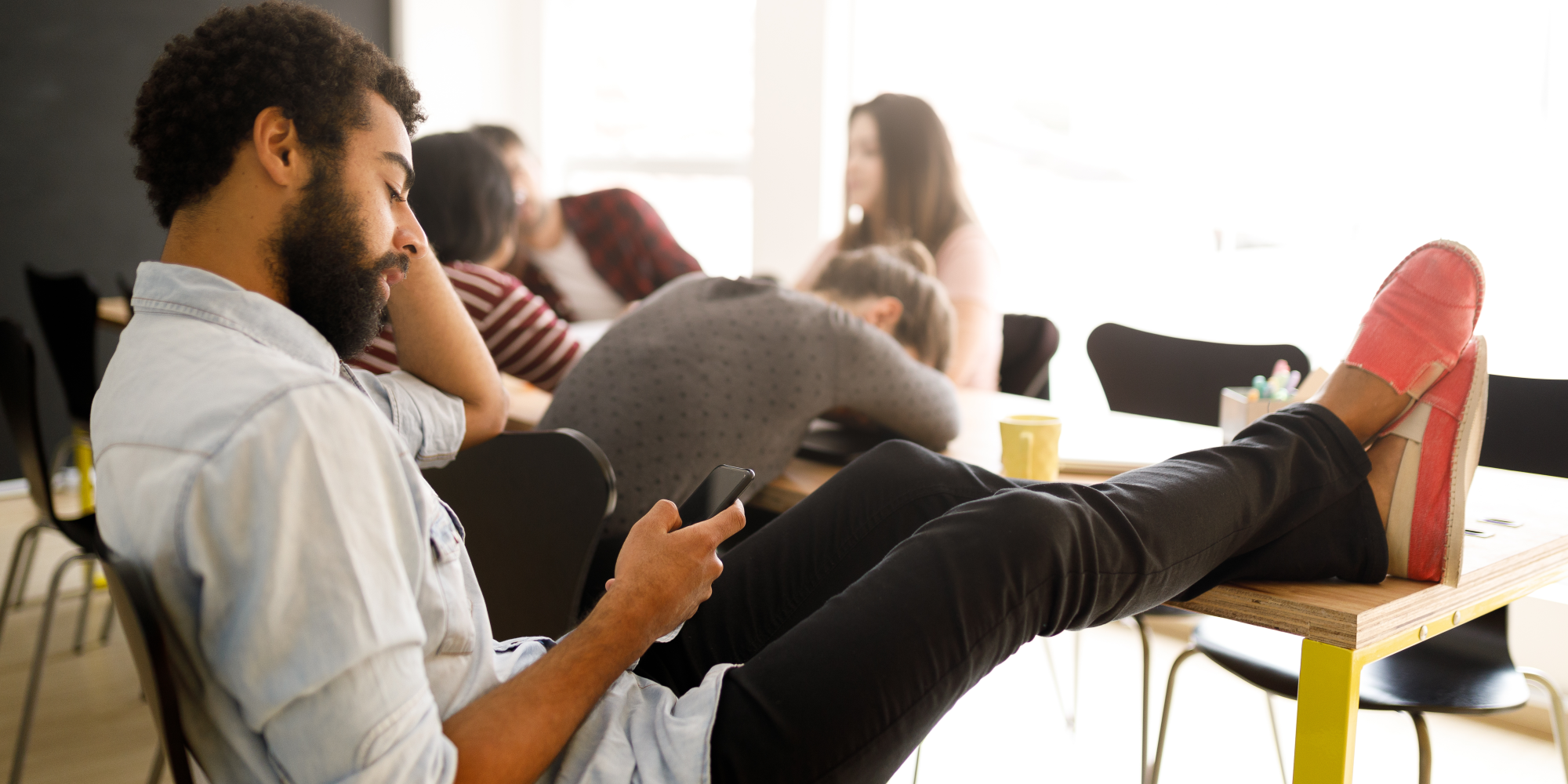 Ordre du jour et outils de communication interne pour optimiser le temps de travail.